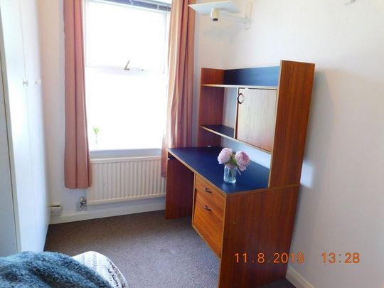 1 bedroom in a house share to rent - Photo 1