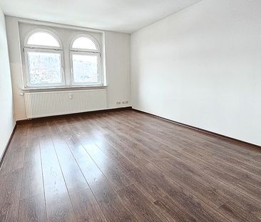 Schöne geräumige Dachgeschosswohnung in Stadtvilla - Photo 1