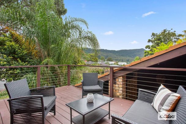 Spacious Five-Bedroom Home with Stunning Escarpment Views and Multiple Living Areas - Photo 1