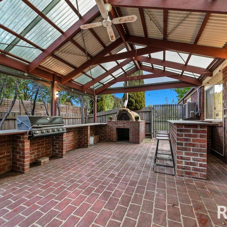 8 Begonia Way, Narre Warren South, VIC 3805 - Photo 1