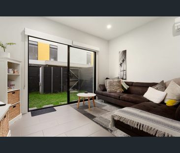 7 Poble Walk, Avondale Heights, Vic 3034 - Photo 3