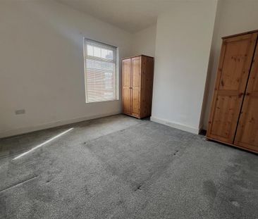 2 bedroom end of terrace house to rent - Photo 4