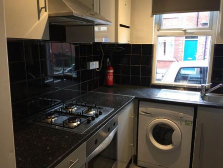 1 bedroom in a house share to rent - Photo 5