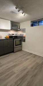 bright large one bedroom 3 minute walk to Bloor subway on quiet street - Photo 3