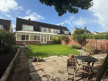 4 bedroom semi-detached house to rent - Photo 5