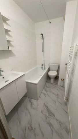 Location Appartement 2 pièces 42m² - Photo 4