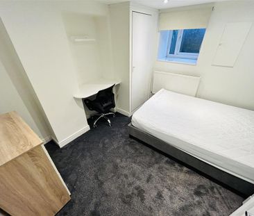 4 bedroom terraced house to rent - Photo 3