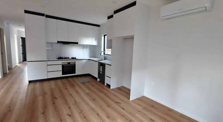 Nearly new house in Pakuranga Heights - Photo 3