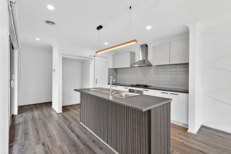 NORTH FACING SINGLE LEVEL SENSATION IN A PRESTIGE POSITION - Photo 5