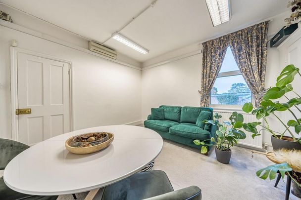 3 bedroom apartment to rent - Photo 1