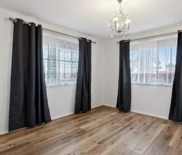 Palatial Living Awaits - Photo 5