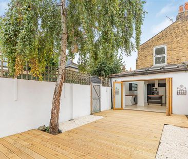 3 bedroom end of terrace house to rent - Photo 3