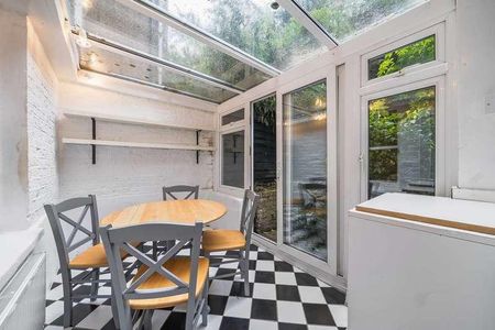 Comeragh Road, Barons Court, W14 - Photo 4