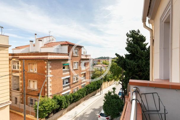 Piso de alquiler en Carrer del Canigó, Horta - Photo 1