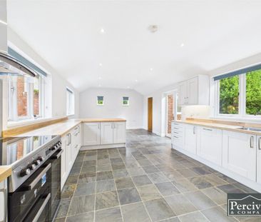 5 bedroom detached house to rent - Photo 3