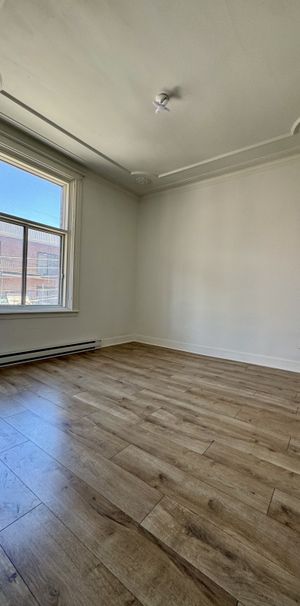 Ville-Marie - Superbe 6 1/2 Rénové - Photo 1