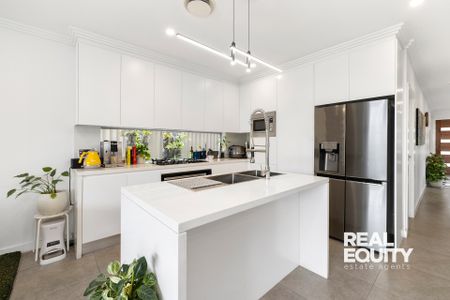 20a Anzac Mews, Wattle Grove NSW 2173 - House For Rent | Domain - Photo 5