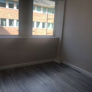 Castleview House, WA7 2DR - Photo 2