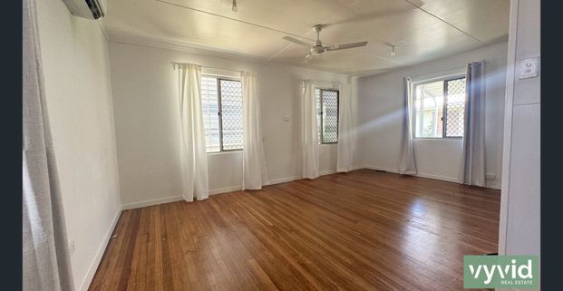 Freshly painted three bedroom home - Photo 1