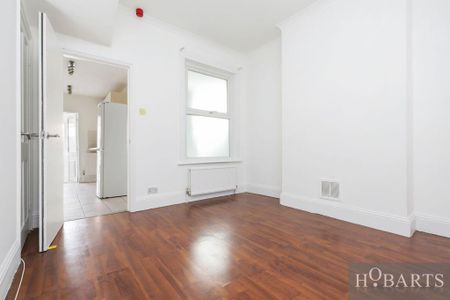 4 bedroom terraced house to rent - Photo 5