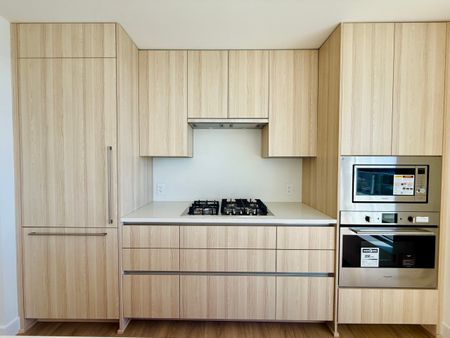 Brand New 2 Bdrm at the ELI – Water St by the Park - Photo 4