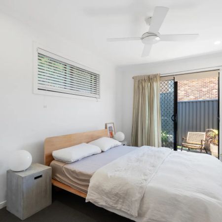 Charming Modern Two Bedroom Unit - Photo 5