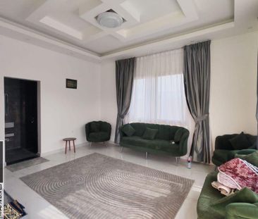 Stunning 5 BR Villa in Al Zaheya Gardens with - Photo 2