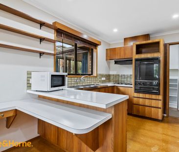 "Neat and Tidy 3 Bedroom Home + Sunroom!" - Photo 4