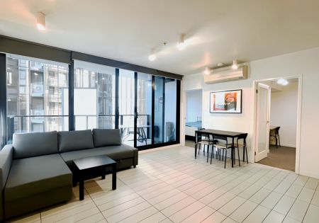 902/673 La Trobe Street, Melbourne - Photo 2