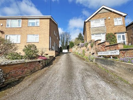 2 bedroom Maisonette to rent - Photo 2