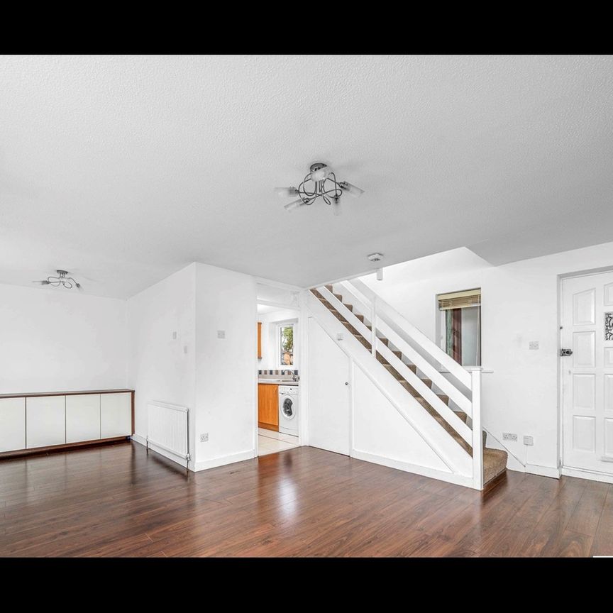 3 Bed Semi-Detached House, Marshalls Close, N11 - Photo 1