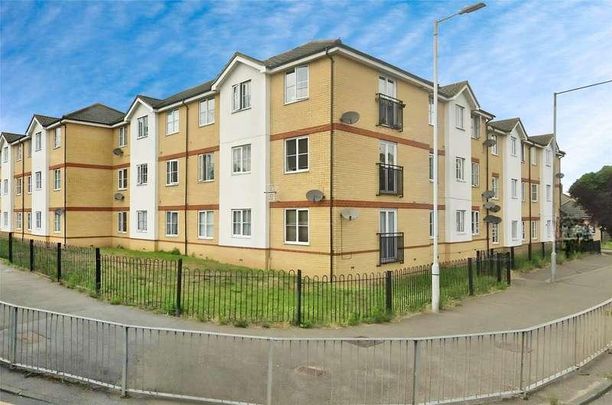 Timberlog Lane, Basildon, Essex, SS14 - Photo 1