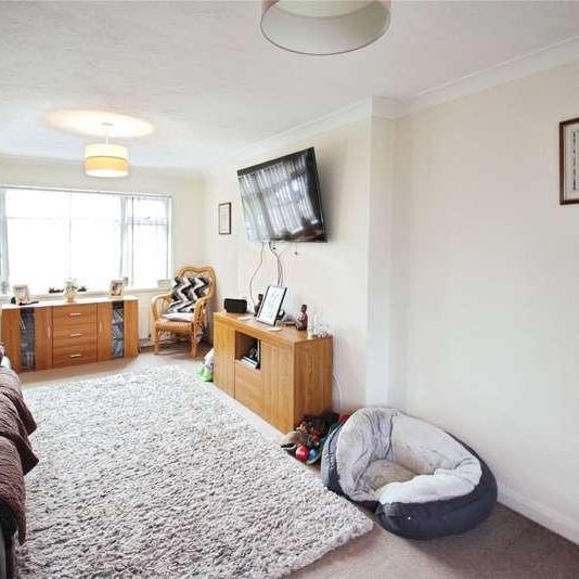 Latchetts Shaw, Kingswood, SS16 - Photo 1