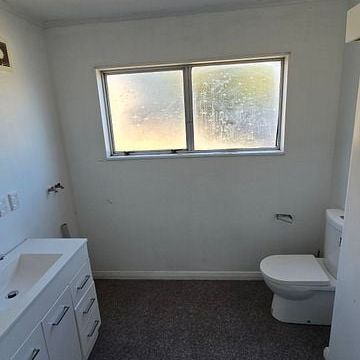 Charming 2BR Unit with Balcony! - Photo 1