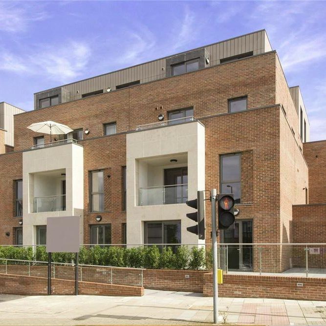 The Cascades, Finchley Road, NW3 - Photo 1