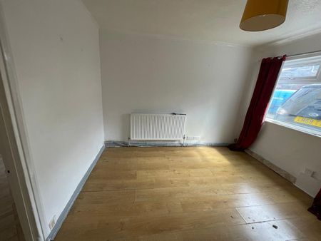 3 Bed End Terrace, Addington Road, CR0 - Photo 2