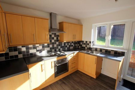 2 bedroom detached bungalow to rent - Photo 4