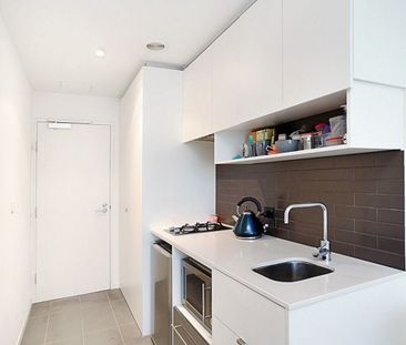 Fully Furnished One-Bedroom Apartment in Prime CBD Location - Photo 3