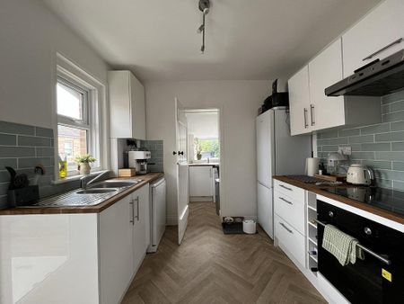 3 bedroom semi-detached house to rent - Photo 2