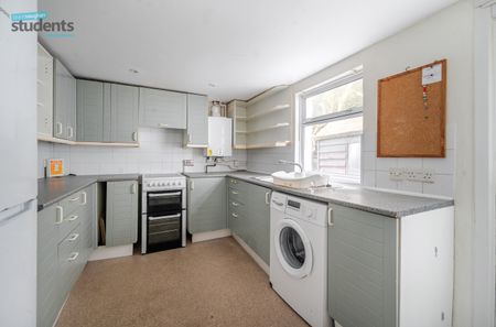 4 bedroom terraced house to rent - Photo 3