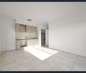 Spacious Studio Living in Strathtulloh! - Photo 3