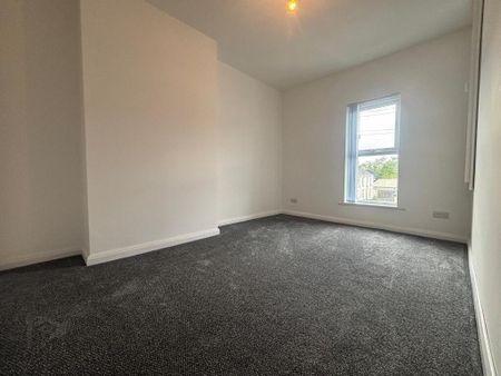 79 Young Street, Lisburn, BT27 5EB - Photo 3