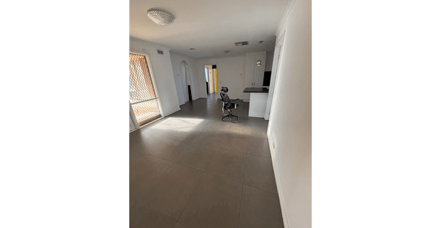 Spacious 4 bedroom 2 bathroom home near Craigieburn station - Photo 1