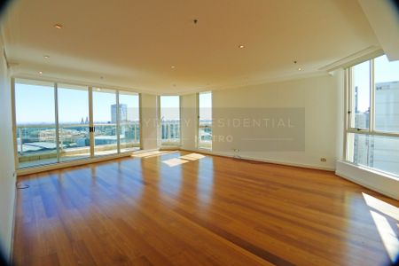 North West corner 4 Bedroom Penthouse With Breathtaking Darling Harbour views - Photo 3