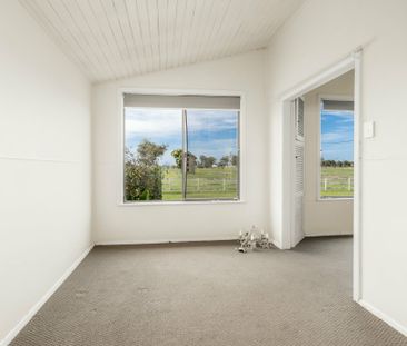 Serene Farm Scene - Photo 2