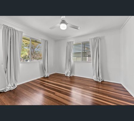 7 Hodges Street, Redcliffe, Qld 4020 - Photo 2