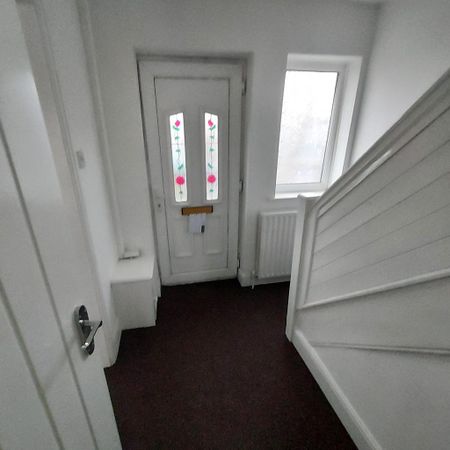 4 bedroom semi-detached house to rent - Photo 4
