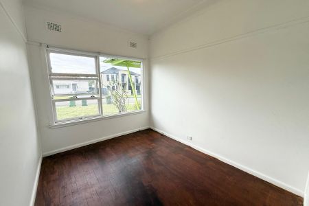 Simplicity and Convenience 3 Bedroom House in Merrylands - Photo 5