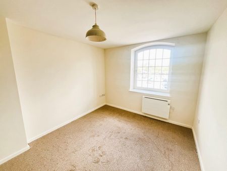 1 bedroom Flat To Let - Photo 2