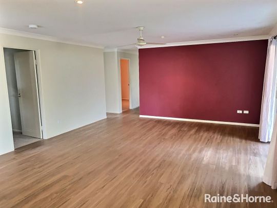 Four Bedroom Home in Clinton! - Photo 1